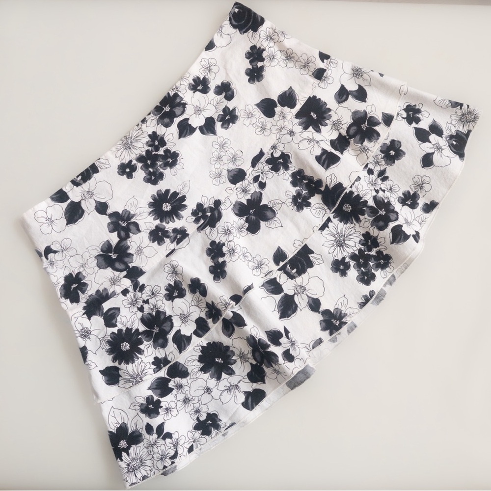 90’s y2k vintage black and white miniskirt